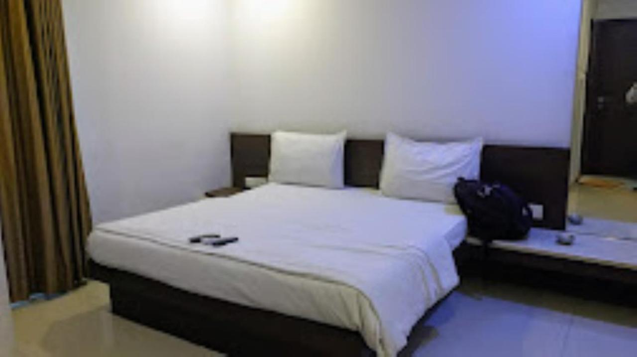 Hotel Sai Saya,Nashik Zewnętrze zdjęcie