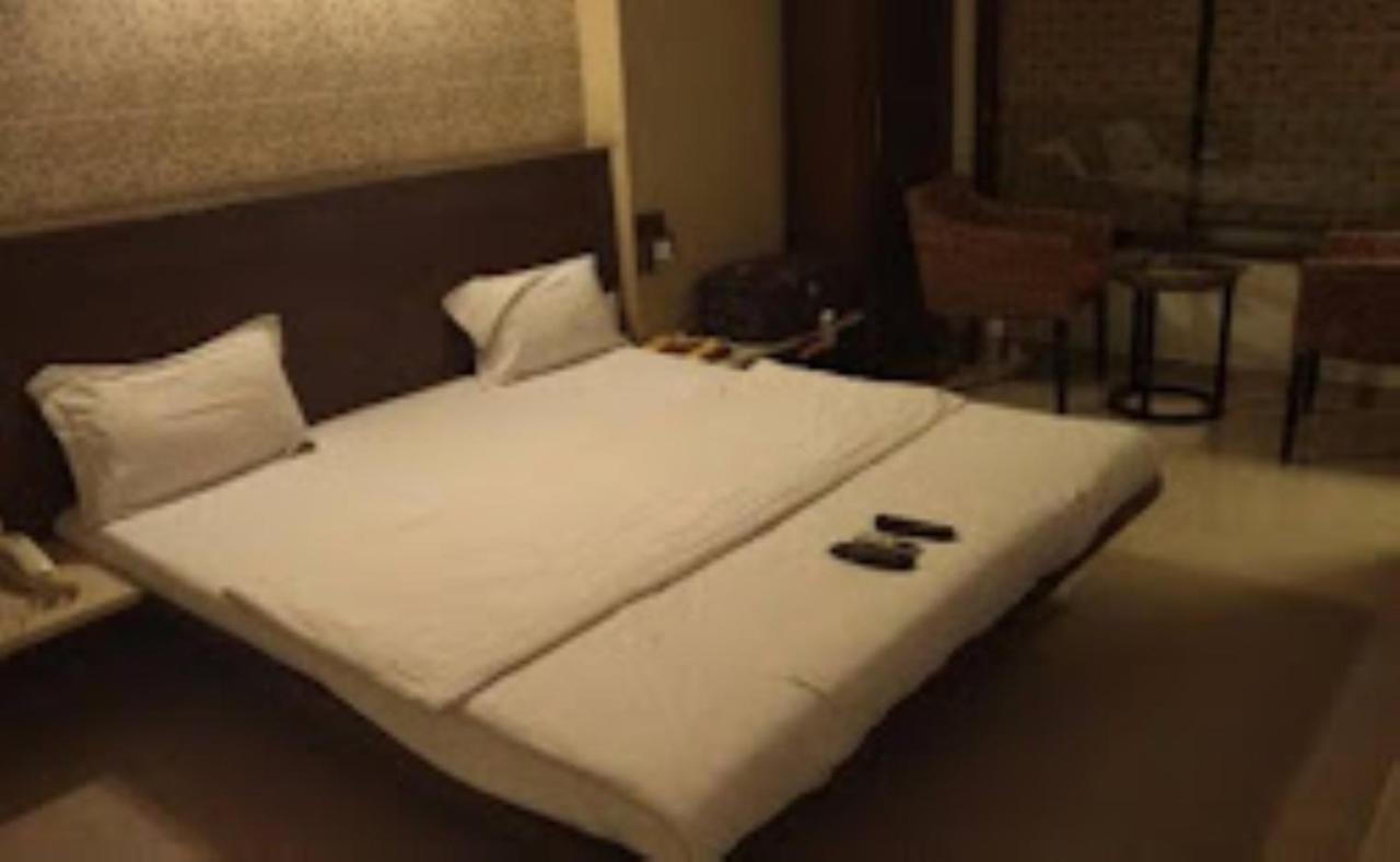 Hotel Sai Saya,Nashik Zewnętrze zdjęcie
